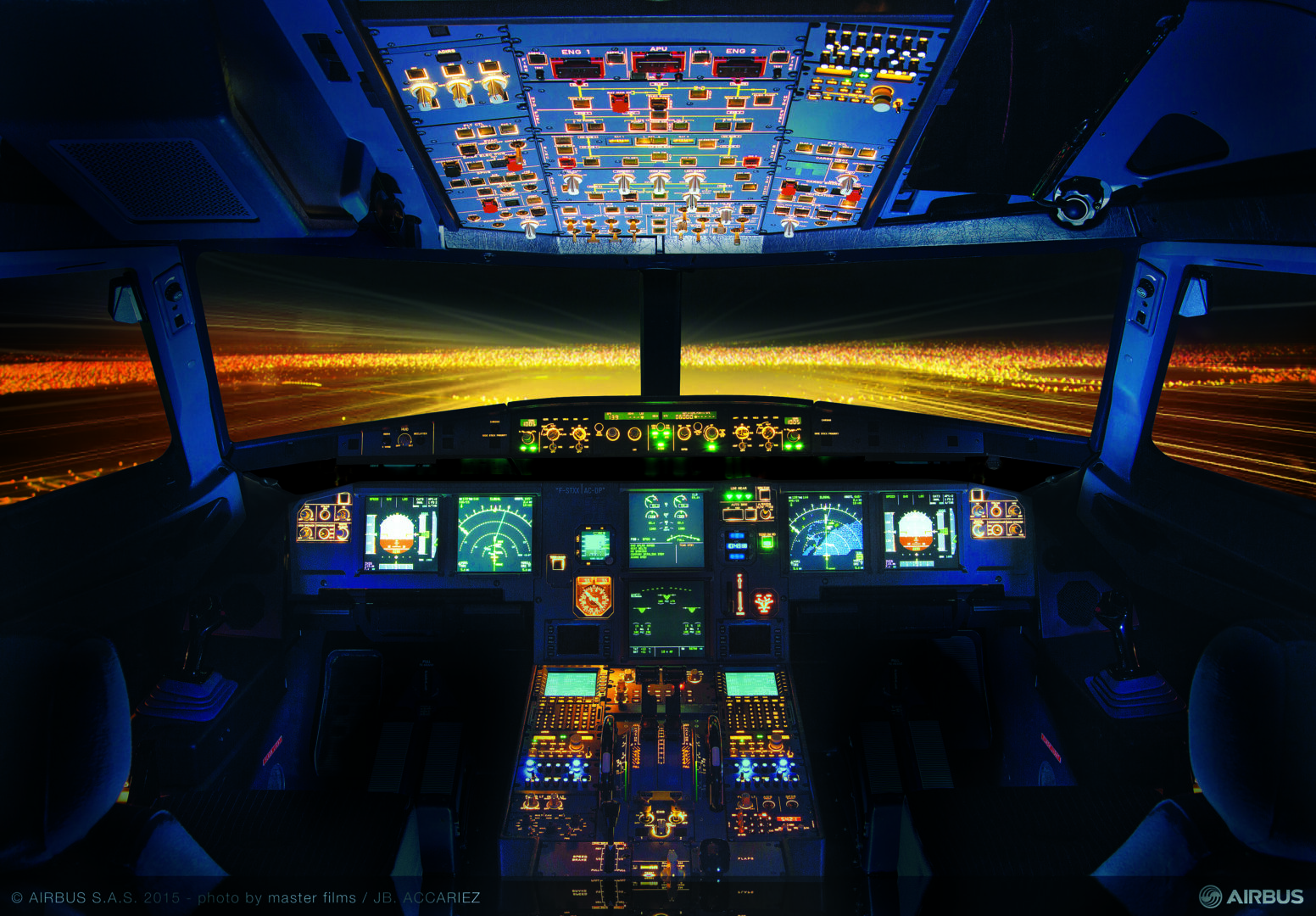 AC-564-04-20150914-JBA-A320 COCKPIT BY NIGHT-002-def